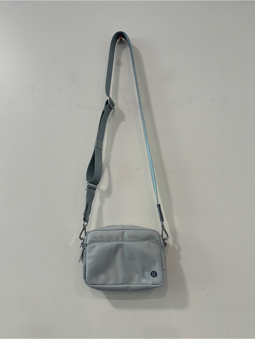 Lululemon Everywhere Crossbody Bag *Metal Hardware 2L Pelican/Silver